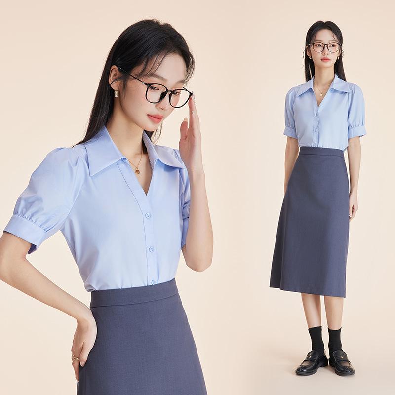 Women s Blue V-Neck Bubble Sleeve Top - Professional Short-Sleeve Shirt for Summer Commute and Interviews M
Women s Blue V-Neck Bubble Sleeve Top - Professional Short-Sleeve Shirt for Summer Commute and Interviews M