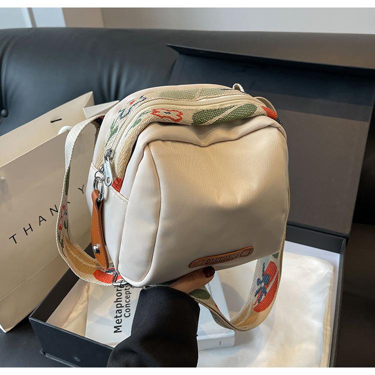 Nylon ribbon shell bag female cycling fashion Douyin backpack small backpack go out to play light mountain climbing
Nylon ribbon shell bag female cycling fashion Douyin backpack small backpack go out to play light mountain climbing