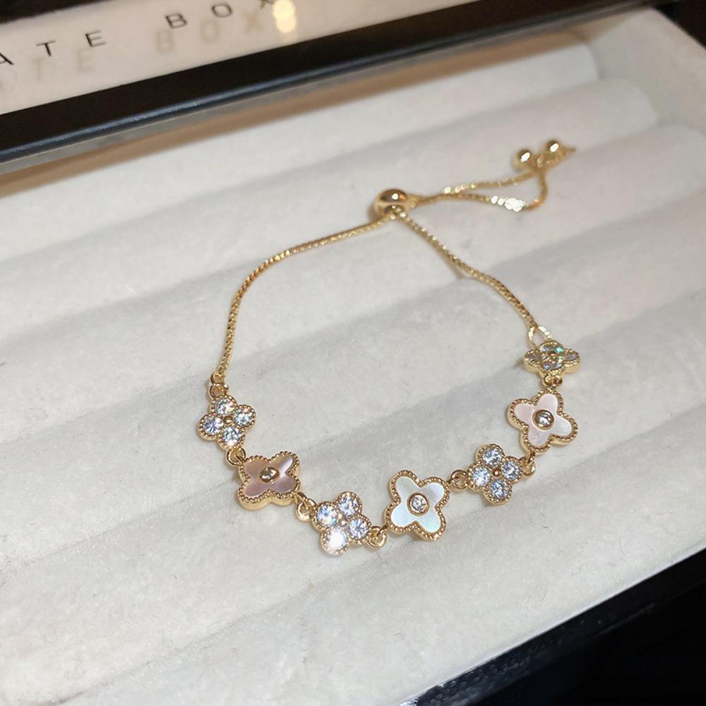 Высококлассный браслет «Счастливый четырехлистный клевер» Легкая роскошь Высококлассный темперамент Ручные украшения Модный дизайн Ювелирные изделия
Высококлассный браслет «Счастливый четырехлистный клевер» Легкая роскошь Высококлассный темперамент Ручные украшения Модный дизайн Ювелирные изделия