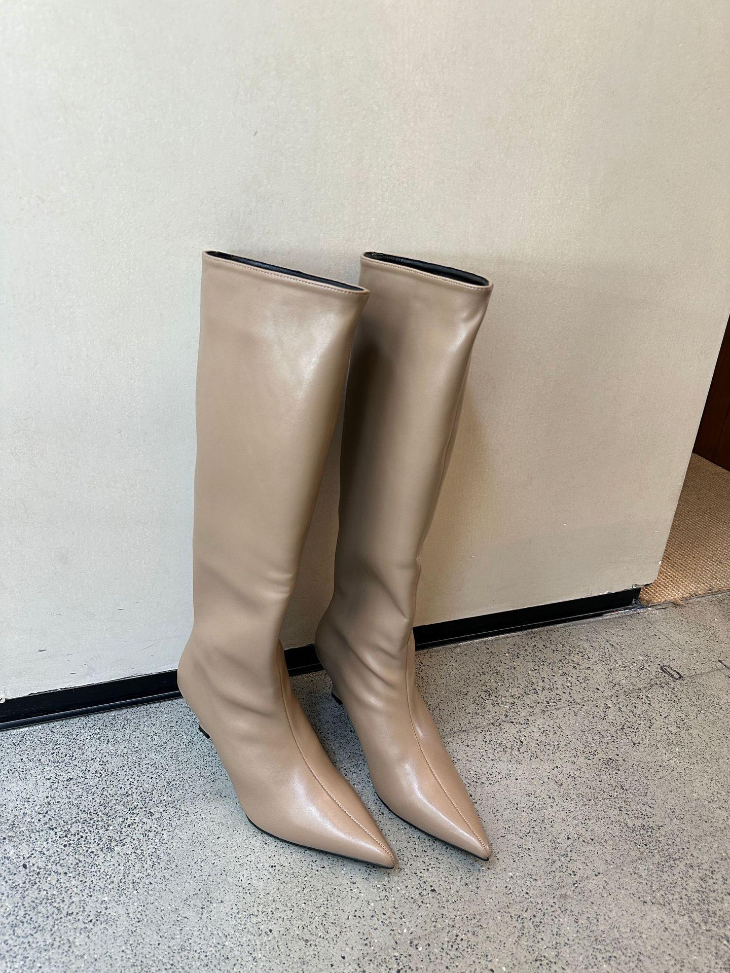 Europe and the United States sexy thin heel boots 2025 autumn and winter new fashion pointed sleeve temperament high heel fashion boots women 39
Europe and the United States sexy thin heel boots 2025 autumn and winter new fashion pointed sleeve temperament high heel fashion boots women 39