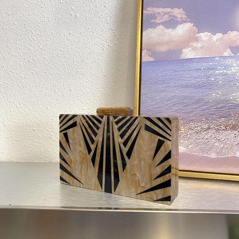2024 New Marble Grid Color Matching Acrylic Handbag Women Shoulder Evening Clutches Bag Wedding Party Designer Lady Purse Box чёрный
2024 New Marble Grid Color Matching Acrylic Handbag Women Shoulder Evening Clutches Bag Wedding Party Designer Lady Purse Box чёрный