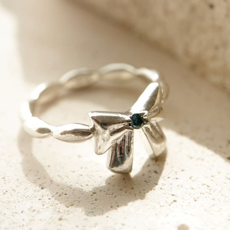 BELLOOGGI Blue diamond ribbon ring No. 9
BELLOOGGI Blue diamond ribbon ring No. 9