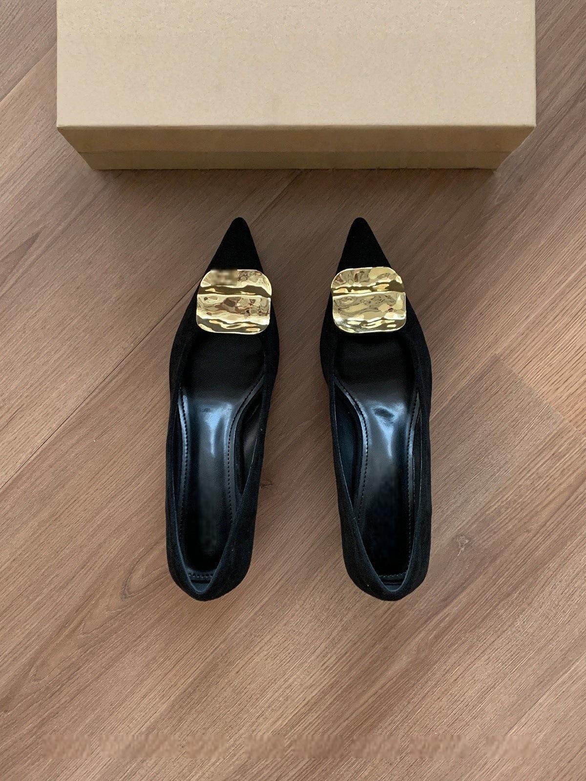 Retro metal buckle thin heel pointed single shoes women s autumn kitten heel not tired feet high heels 41 чорний
Retro metal buckle thin heel pointed single shoes women s autumn kitten heel not tired feet high heels 41 чорний