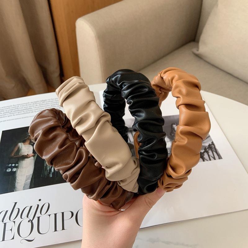 Fashion Exquisite PU Leather Folds Pattern Hair Hoop Hairbands Designer Headbands Ornament Accessories For Women
Fashion Exquisite PU Leather Folds Pattern Hair Hoop Hairbands Designer Headbands Ornament Accessories For Women