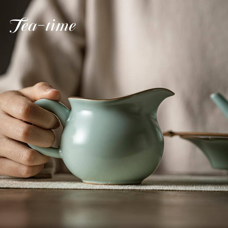 250ml Chinese Ru Kiln Fair Cup Handmade Azure Porcelain Public Cup Tea Divider Ceramic Kung Fu Teaware Set Tea Room Accessories 13x7cm 250ml
250ml Chinese Ru Kiln Fair Cup Handmade Azure Porcelain Public Cup Tea Divider Ceramic Kung Fu Teaware Set Tea Room Accessories 13x7cm 250ml