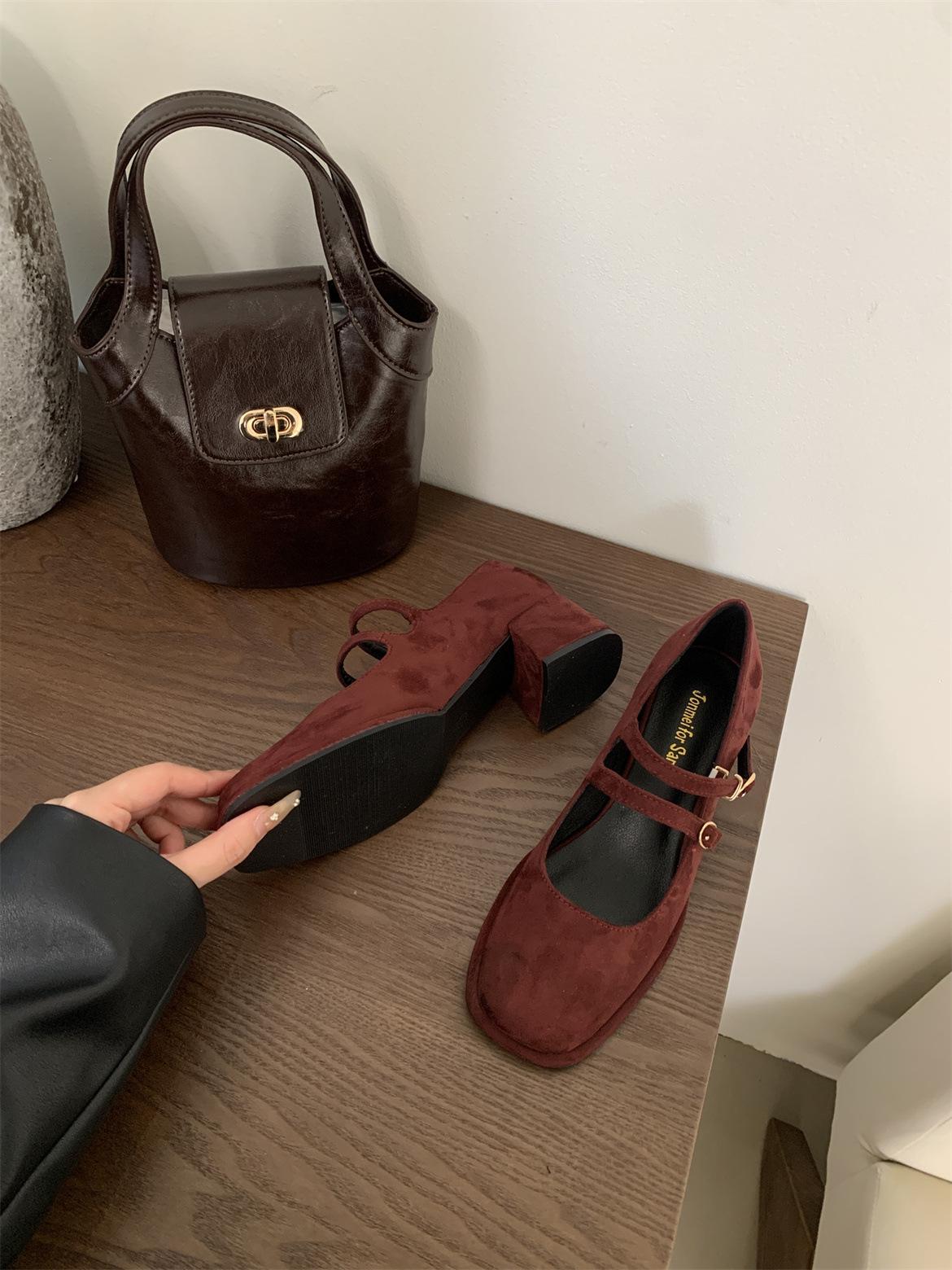 Korean version suede square head double row one-button thick heel light mouth single shoes women s 2025 spring and autumn new Mary Jane shoes women 40 бордовый
Korean version suede square head double row one-button thick heel light mouth single shoes women s 2025 spring and autumn new Mary Jane shoes women 40 бордовый