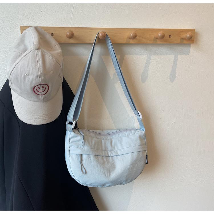 Crossbody bag women s 2025 summer new trendy Korean version simple literary students large capacity shoulder crossbody canvas bag синий
Crossbody bag women s 2025 summer new trendy Korean version simple literary students large capacity shoulder crossbody canvas bag синий