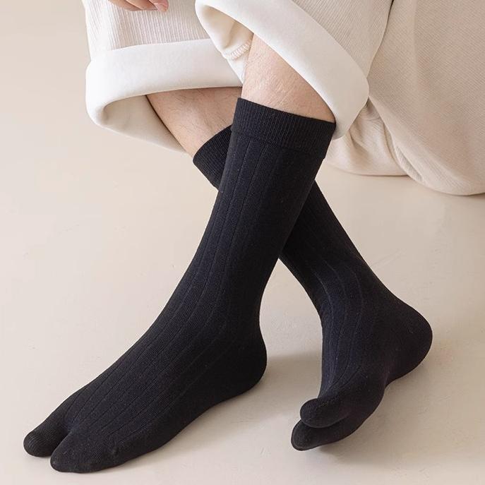 Y2K Simple Two Toed Sock Vertical Stripe Middle Tube Split Toe Socks Spring Autumn Multi Color Wear Resistant Elastic Hosiery чёрный
Y2K Simple Two Toed Sock Vertical Stripe Middle Tube Split Toe Socks Spring Autumn Multi Color Wear Resistant Elastic Hosiery чёрный
