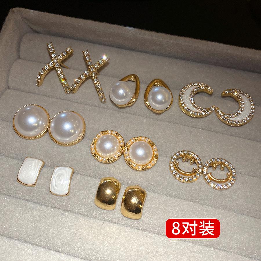 Silver Needle Diamond Drip Oil Pearl Stud Earrings Sixteen-piece Set French Retro Temperament Earrings Light Luxury Premium Earrings Women
Silver Needle Diamond Drip Oil Pearl Stud Earrings Sixteen-piece Set French Retro Temperament Earrings Light Luxury Premium Earrings Women