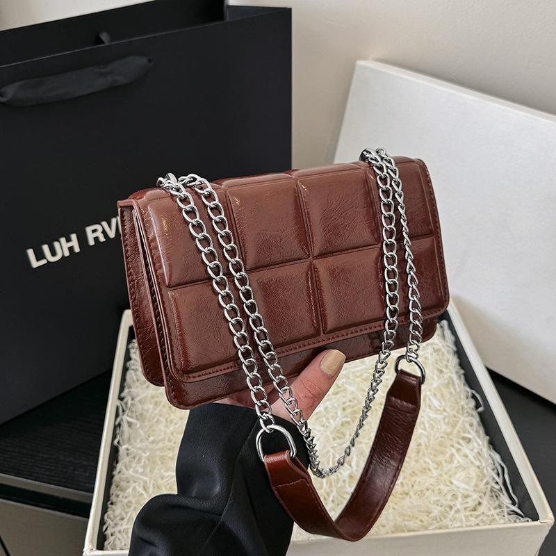 Solid color casual indentation square 2025 new fashion simple trend temperament chain shoulder crossbody small square bag чорний
Solid color casual indentation square 2025 new fashion simple trend temperament chain shoulder crossbody small square bag чорний