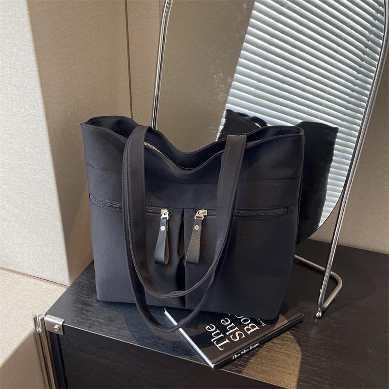 Холщовая сумка женская большой вместимости 2025 новая повседневная сумка через плечо чувство моды студенты колледжа для поездок на работу сумка через плечо чёрный