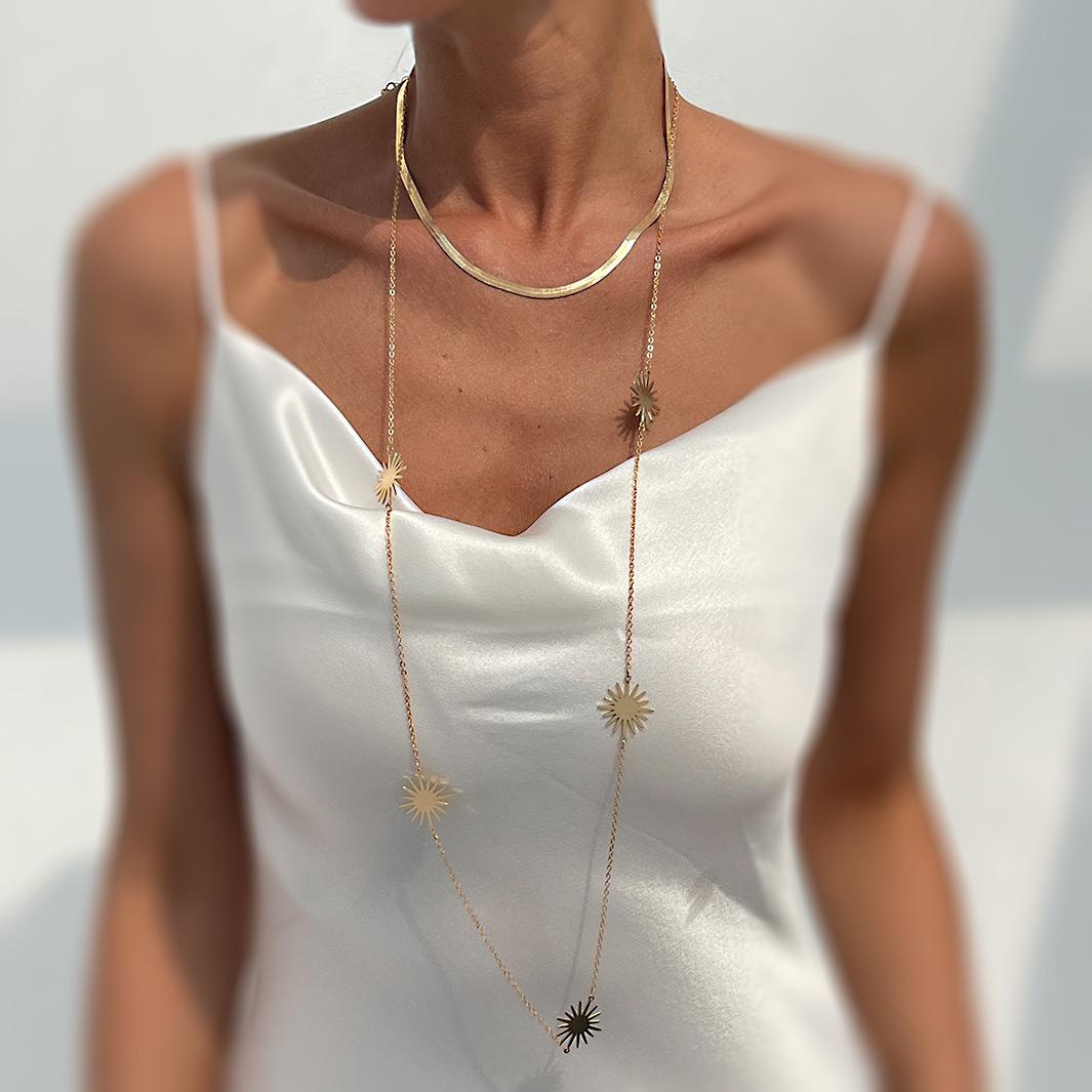 Accessories, sweet and cool snake bone chains stacked with metal necklaces, hip hop punk sun pendants, collarbone chains for women
Accessories, sweet and cool snake bone chains stacked with metal necklaces, hip hop punk sun pendants, collarbone chains for women