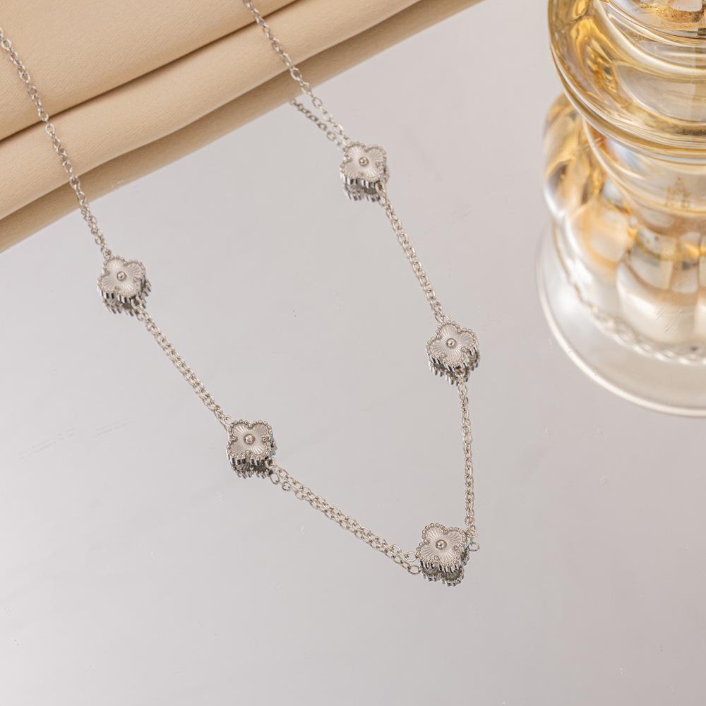 9mm Four-Leaf Clover Necklace for Women High-End Double-Sided Titanium Steel Colorfast and Luxurious Sweater Chain
9mm Four-Leaf Clover Necklace for Women High-End Double-Sided Titanium Steel Colorfast and Luxurious Sweater Chain