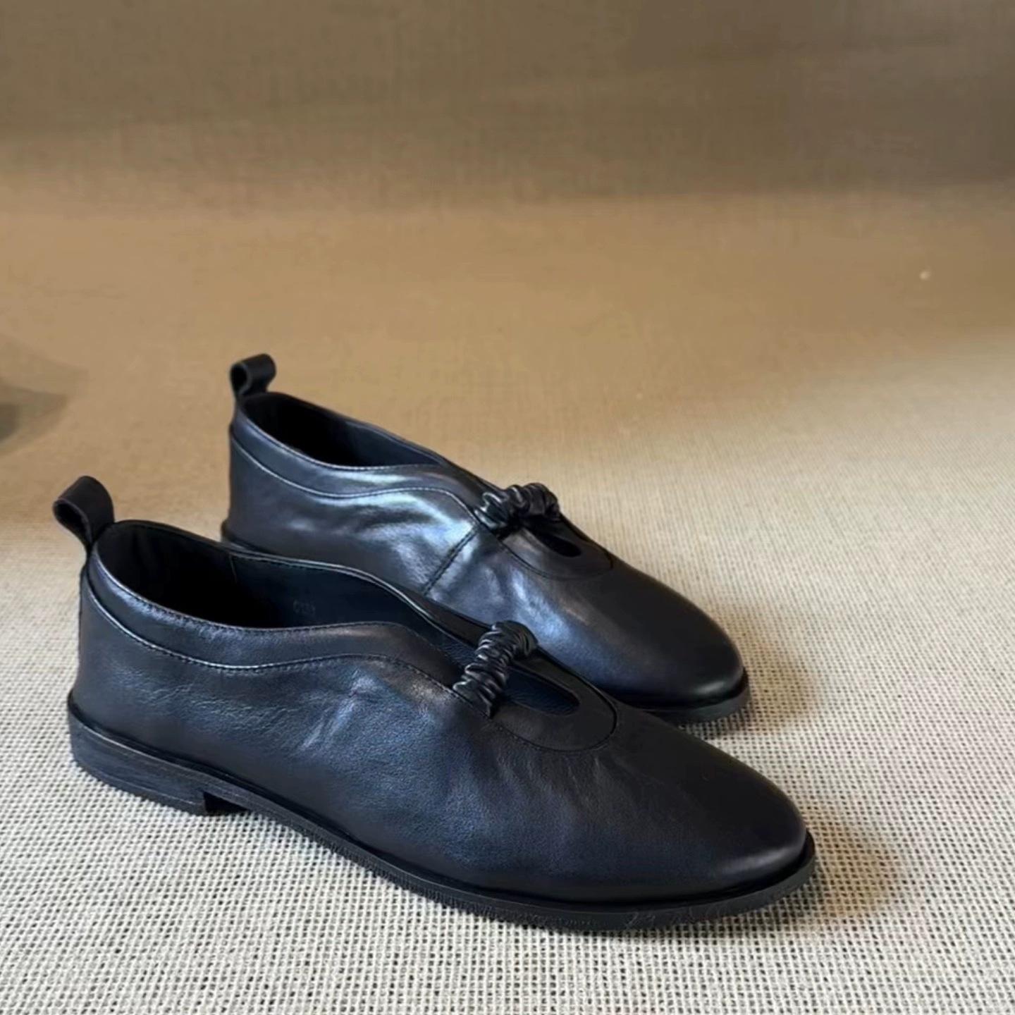 Нишевый дизайн, модные универсальные туфли бабушки на мягкой подошве, женские 2025, французский стиль Сяосянфэн, эластичные туфли-лодочки с неглубоким вырезом на плоской подошве 40 чёрный
Нишевый дизайн, модные универсальные туфли бабушки на мягкой подошве, женские 2025, французский стиль Сяосянфэн, эластичные туфли-лодочки с неглубоким вырезом на плоской подошве 40 чёрный