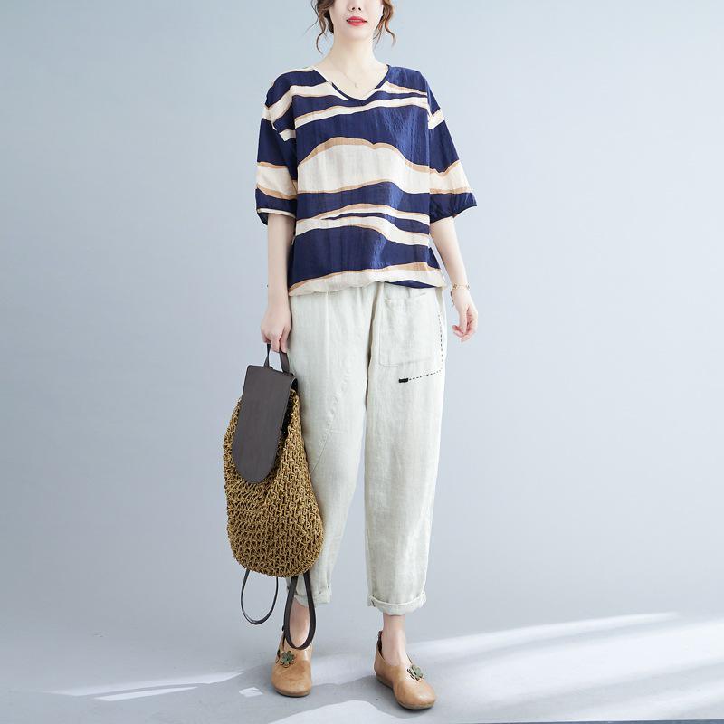 Летняя женская футболка больших размеров с V-образным вырезом, принтом и кулиской по низу One Size синий
Летняя женская футболка больших размеров с V-образным вырезом, принтом и кулиской по низу One Size синий