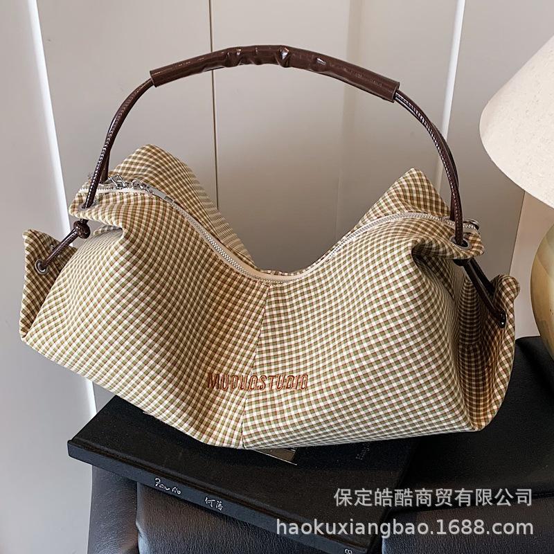 Повседневная большая вместительная сумка-тоут для поездок на работу, новая сумка 2025 года, женская сумка-мессенджер, легкая и универсальная сумка на плечо/подмышку темно-коричневого