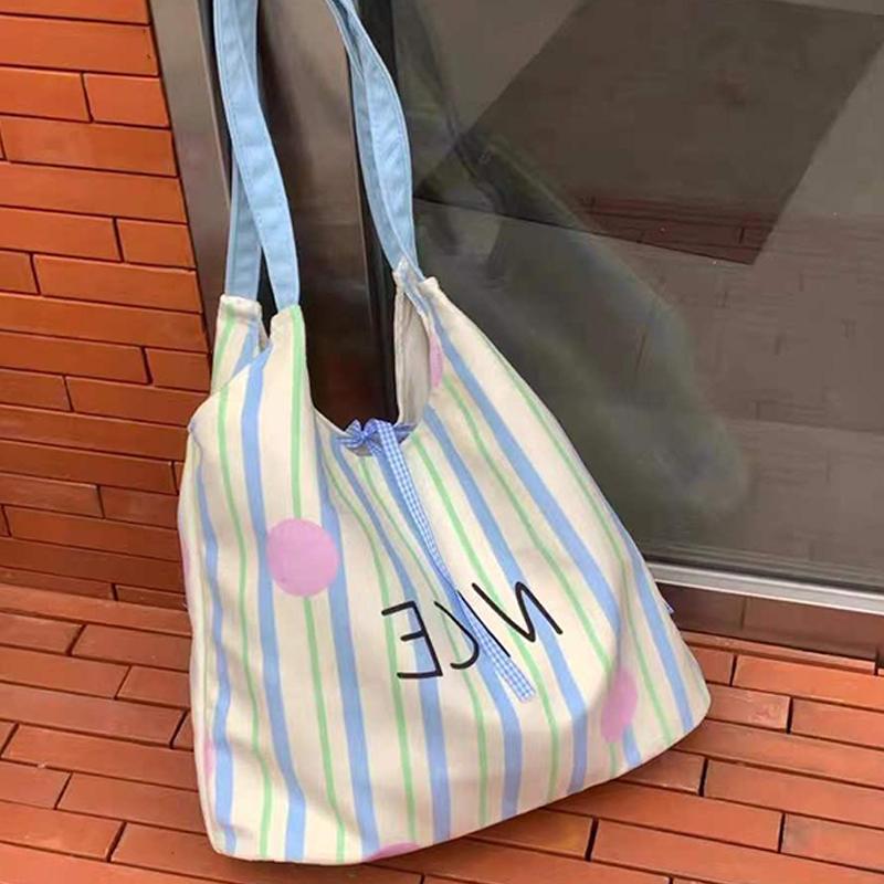 Cream Stripe Contrast Line Dopamine Girls One Shoulder Large Capacity Tote Bag бежевый
Cream Stripe Contrast Line Dopamine Girls One Shoulder Large Capacity Tote Bag бежевый