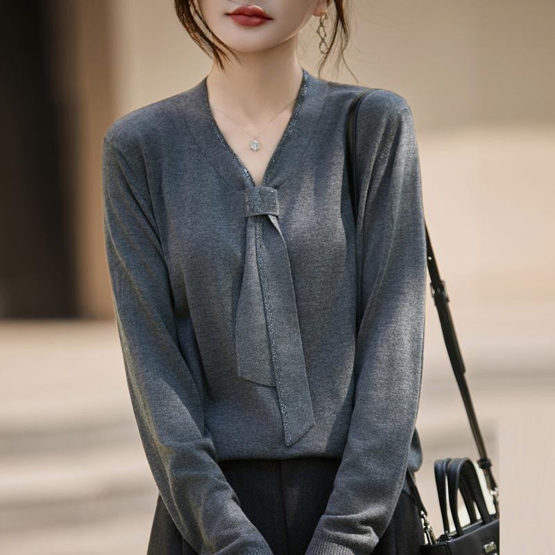 Autumn Mother s Wear V-neck Sweatshirt Fashionable Lace-up T-shirt Bottoming Shirt Women s Loose Wool Top M сірий
Autumn Mother s Wear V-neck Sweatshirt Fashionable Lace-up T-shirt Bottoming Shirt Women s Loose Wool Top M сірий