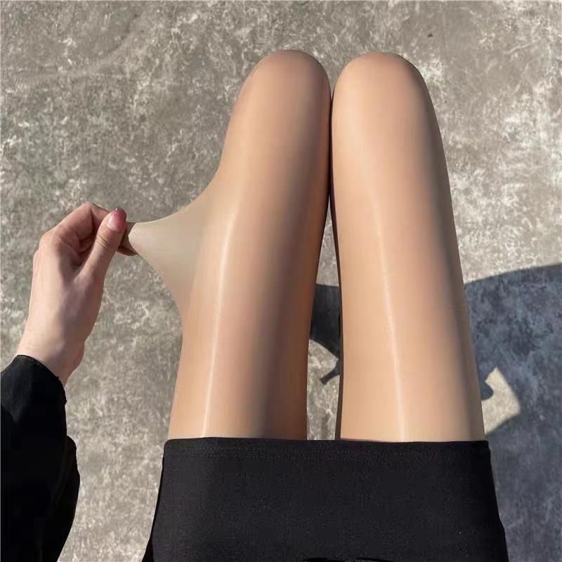 Ultra-thin high-elasticity glossy pantyhose for spring and autumn, pig oil silk stockings, shiny and smooth pantyhose, anti-snagging Average Size【80-160】 чёрный
Ultra-thin high-elasticity glossy pantyhose for spring and autumn, pig oil silk stockings, shiny and smooth pantyhose, anti-snagging Average Size【80-160】 чёрный