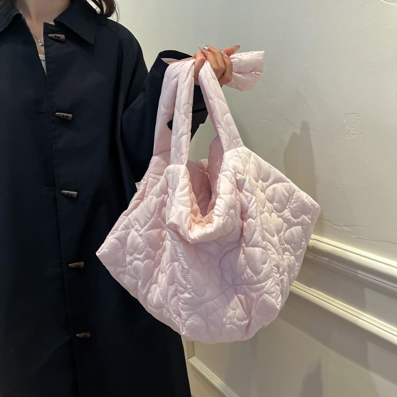 Down bag women s 2025 new product large-capacity commuter bag shoulder bag zipper fitness bag casual versatile 56*35*27 чорний
Down bag women s 2025 new product large-capacity commuter bag shoulder bag zipper fitness bag casual versatile 56*35*27 чорний