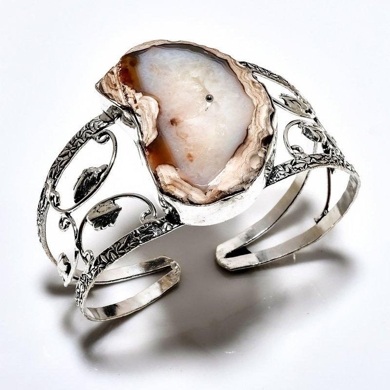 Агат-жеода, драгоценный камень 925 пробы, посеребренный ювелирный браслет ручной работы, браслет-манжета
Агат-жеода, драгоценный камень 925 пробы, посеребренный ювелирный браслет ручной работы, браслет-манжета