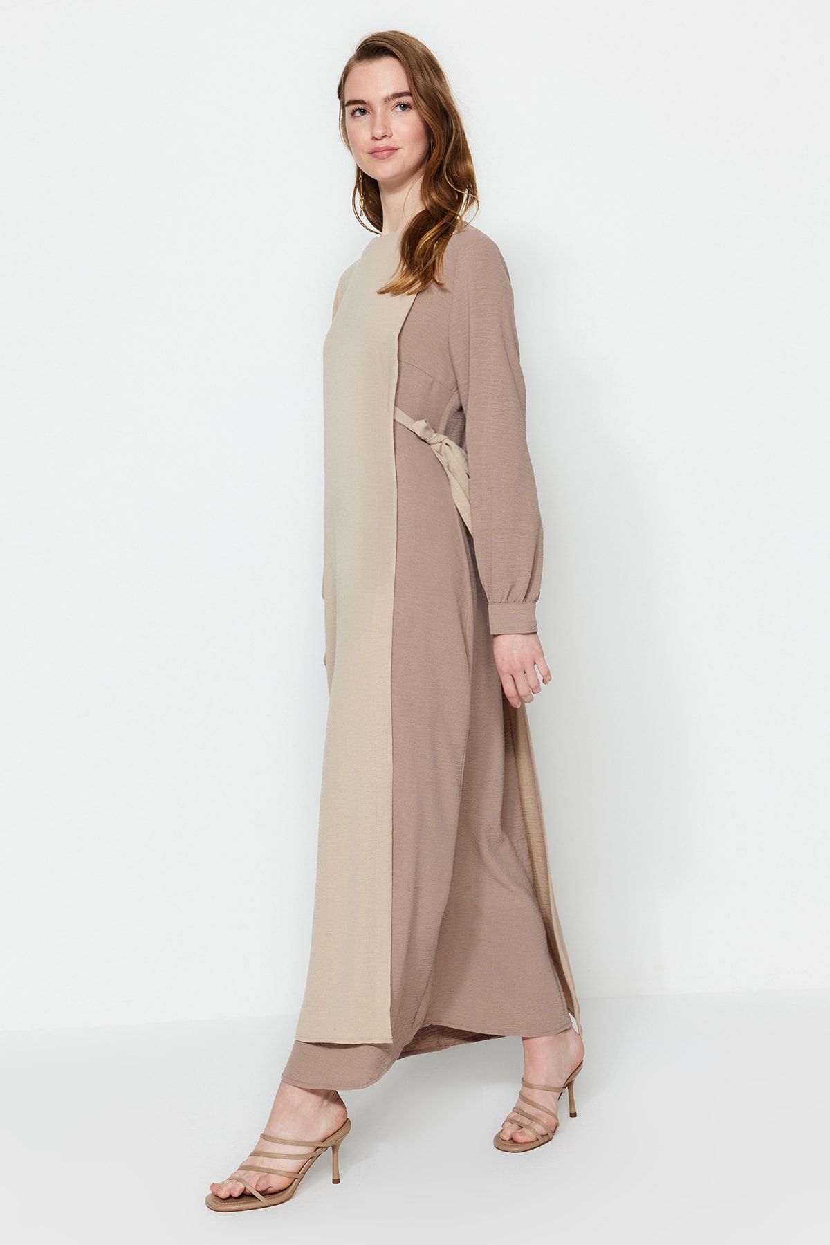 Women s Style Hijab Dress Brown Color Block Aerobin Woven Dress with Tie Waist Detail XS
Women s Style Hijab Dress Brown Color Block Aerobin Woven Dress with Tie Waist Detail XS