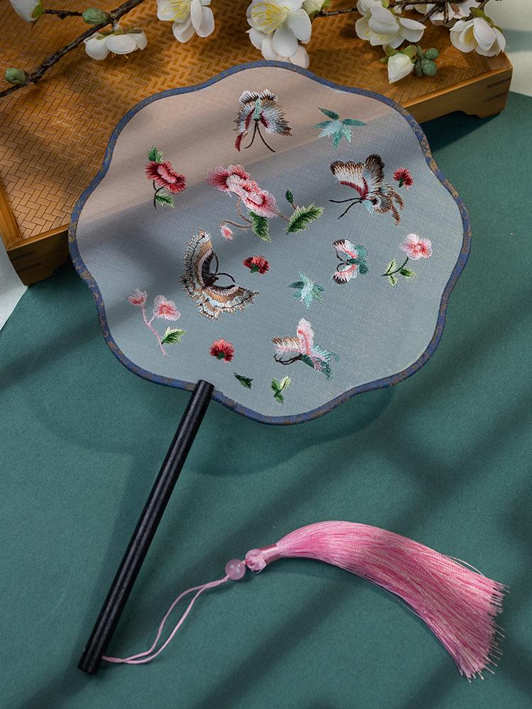 Chinese Embroidered Eight-Petal Round Dance Fan with Tassel - Perfect for Hanfu and Qipao Costumes
Chinese Embroidered Eight-Petal Round Dance Fan with Tassel - Perfect for Hanfu and Qipao Costumes