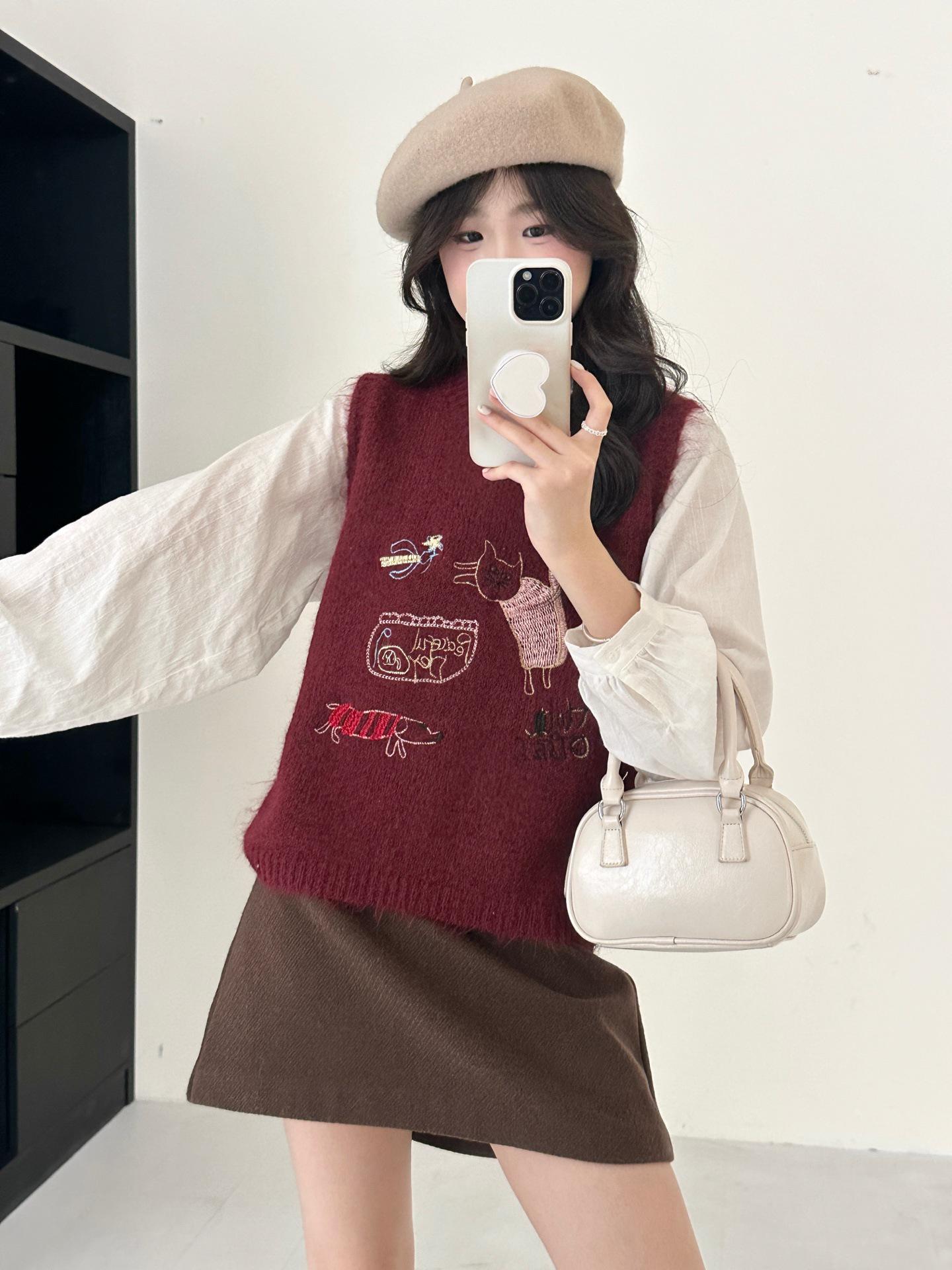 Spring & Autumn Style Cartoon Embroidered Knit Vest - Cute & Versatile Sleeveless Women s Wear One Size (80-140) темно-червоний колір
Spring & Autumn Style Cartoon Embroidered Knit Vest - Cute & Versatile Sleeveless Women s Wear One Size (80-140) темно-червоний колір