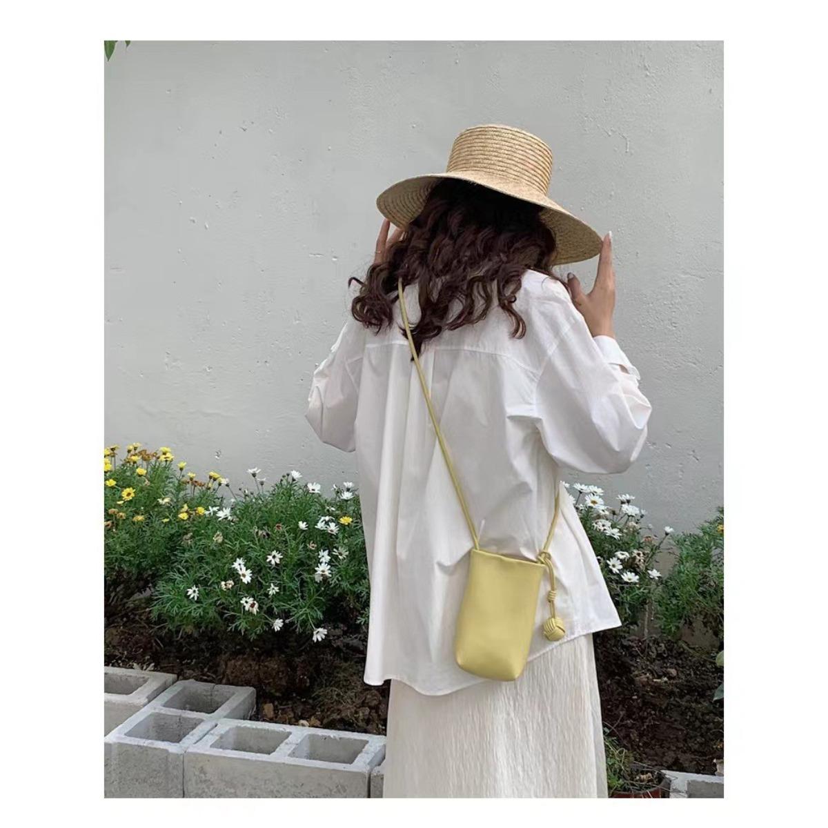 Korean Version of Fashionable Crossbody Bag, High-quality Single Shoulder Women s Bag, Versatile Crossbody, Lightweight Mobile Phone Bag жовтий
Korean Version of Fashionable Crossbody Bag, High-quality Single Shoulder Women s Bag, Versatile Crossbody, Lightweight Mobile Phone Bag жовтий