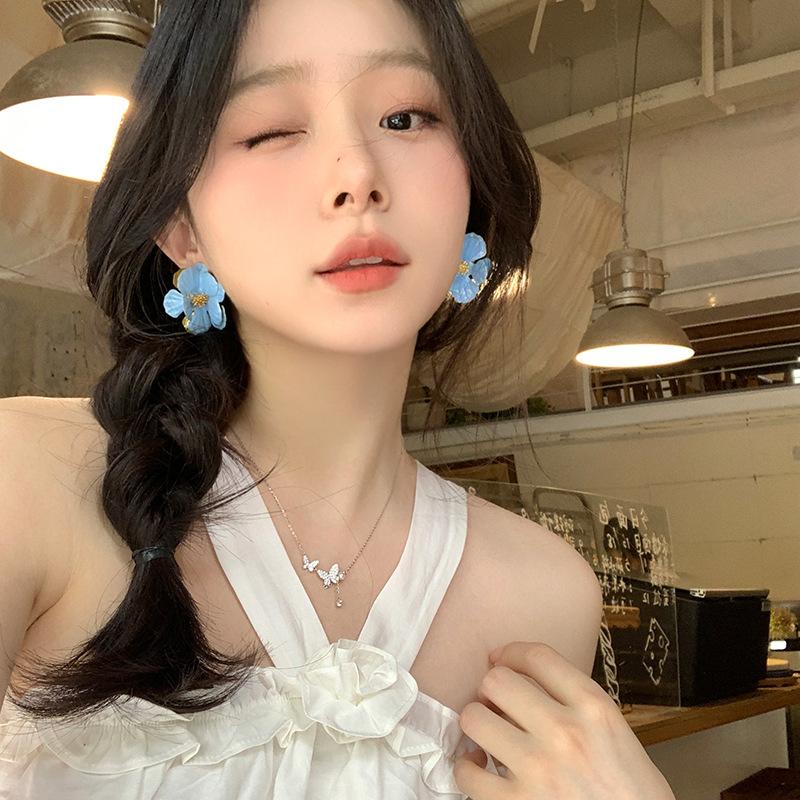 Dripping flower earrings, sweet and versatile ins wind stud earrings, fashionable and simple, high-end temperament earrings.
Dripping flower earrings, sweet and versatile ins wind stud earrings, fashionable and simple, high-end temperament earrings.
