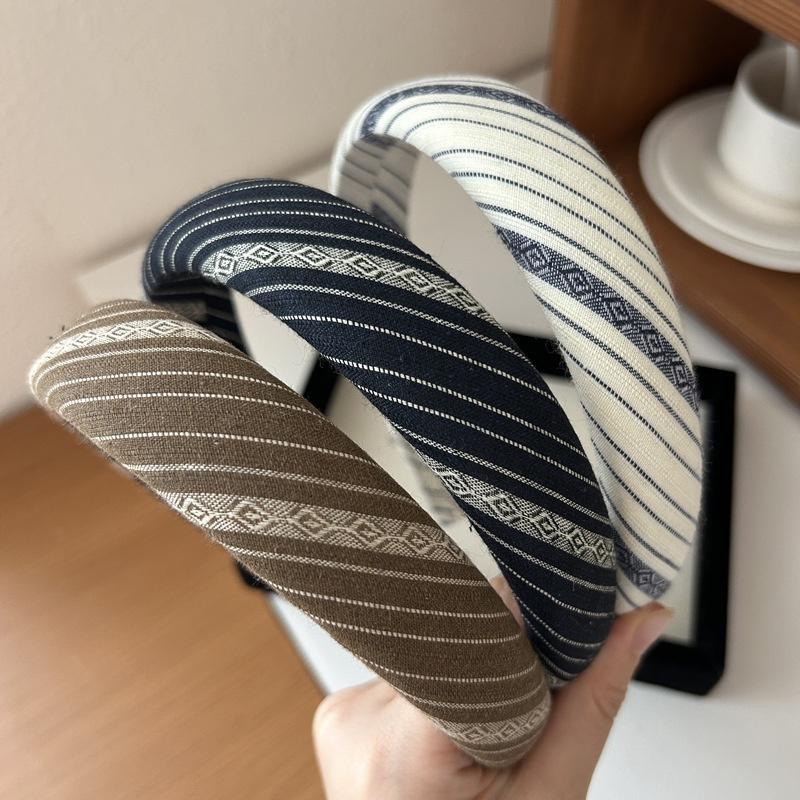 Women High Cranium Retro Striped Fabric Sponge Padded Hairbands for Ladies Casual Press Hair Hoop Accessories
Women High Cranium Retro Striped Fabric Sponge Padded Hairbands for Ladies Casual Press Hair Hoop Accessories