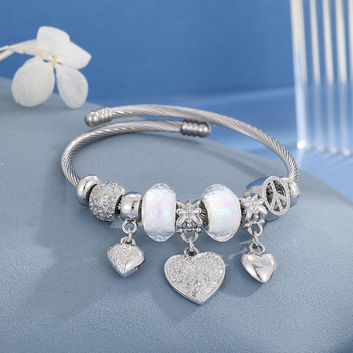 Stainless Steel Bracelet for Women Fashion Versatile Heart Pendant Adjustable Non-Fading Couple Bracelet Z1627-White
Stainless Steel Bracelet for Women Fashion Versatile Heart Pendant Adjustable Non-Fading Couple Bracelet Z1627-White