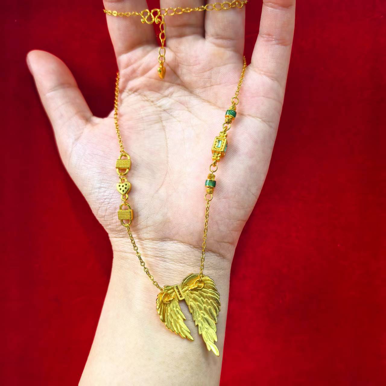 Women s Gold Diamond Inlaid Angel Wings Necklace | Faceted Wings, Filigree Feather Border with Rose Quartz Accents золотий
Women s Gold Diamond Inlaid Angel Wings Necklace | Faceted Wings, Filigree Feather Border with Rose Quartz Accents золотий