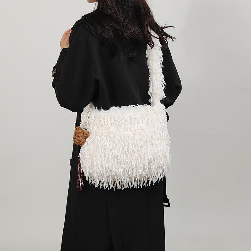 The Fluffy Tassel Bag for Autumn and Winter Is A Versatile Korean-style Hand-held Women s Bag 32*26*6 білий
The Fluffy Tassel Bag for Autumn and Winter Is A Versatile Korean-style Hand-held Women s Bag 32*26*6 білий