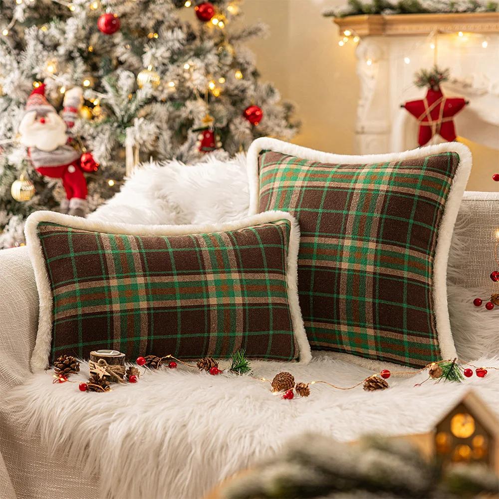 New Christmas Plaid Plush Edge Pillowcase, Winter Imitation Rabbit Fur Living Room Sofa Cushion New Christmas Party Decoration 30x50cm темно-зелений колір
New Christmas Plaid Plush Edge Pillowcase, Winter Imitation Rabbit Fur Living Room Sofa Cushion New Christmas Party Decoration 30x50cm темно-зелений колір