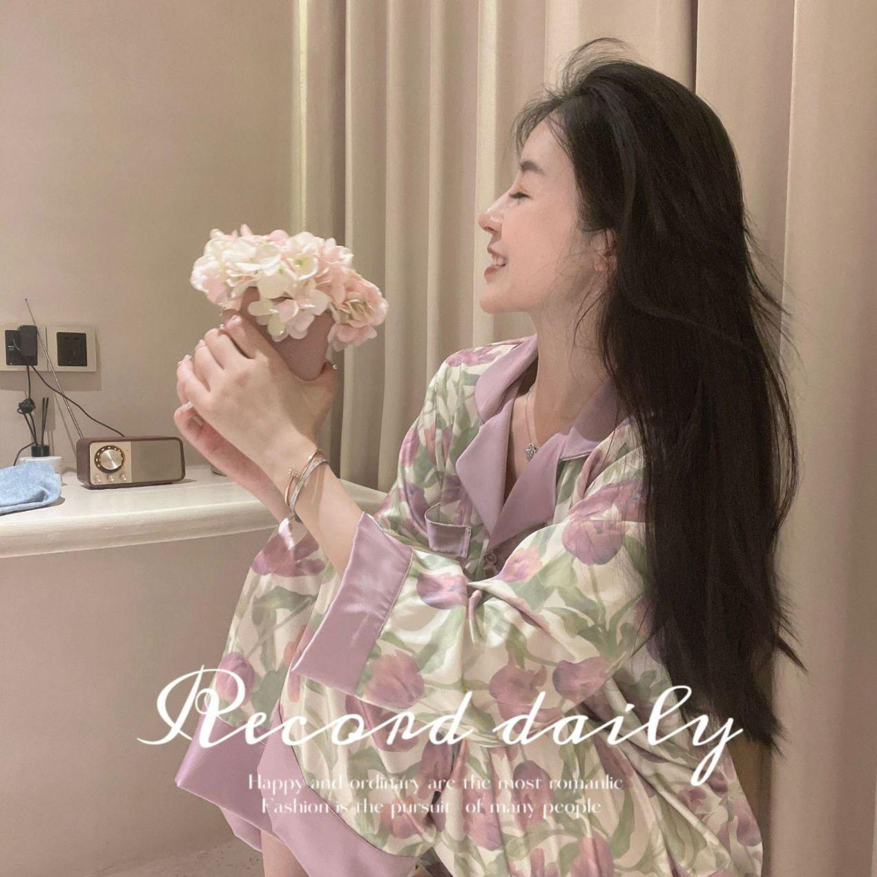 YASE Meet You Romantic Purple Tulip Spring Pajamas - Women s Sweet Floral Imitation Silk Loungewear M
YASE Meet You Romantic Purple Tulip Spring Pajamas - Women s Sweet Floral Imitation Silk Loungewear M