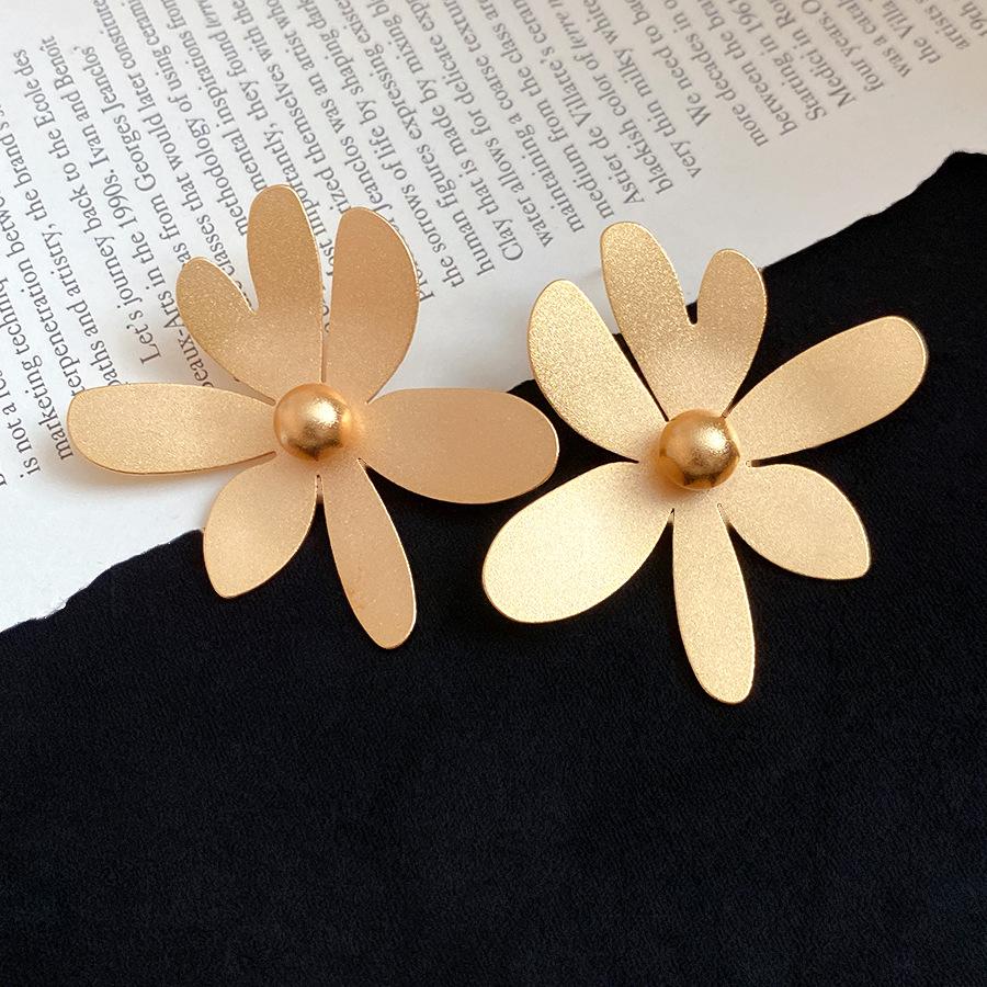 K sand gold flower fashion earrings personality temperament versatile stud earrings light luxury high sense earrings design sense niche
K sand gold flower fashion earrings personality temperament versatile stud earrings light luxury high sense earrings design sense niche