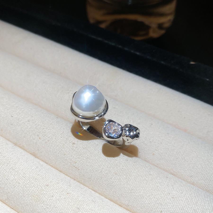 French retro multi-layer pearl open ring light luxury index finger ring design sense niche ring women
French retro multi-layer pearl open ring light luxury index finger ring design sense niche ring women