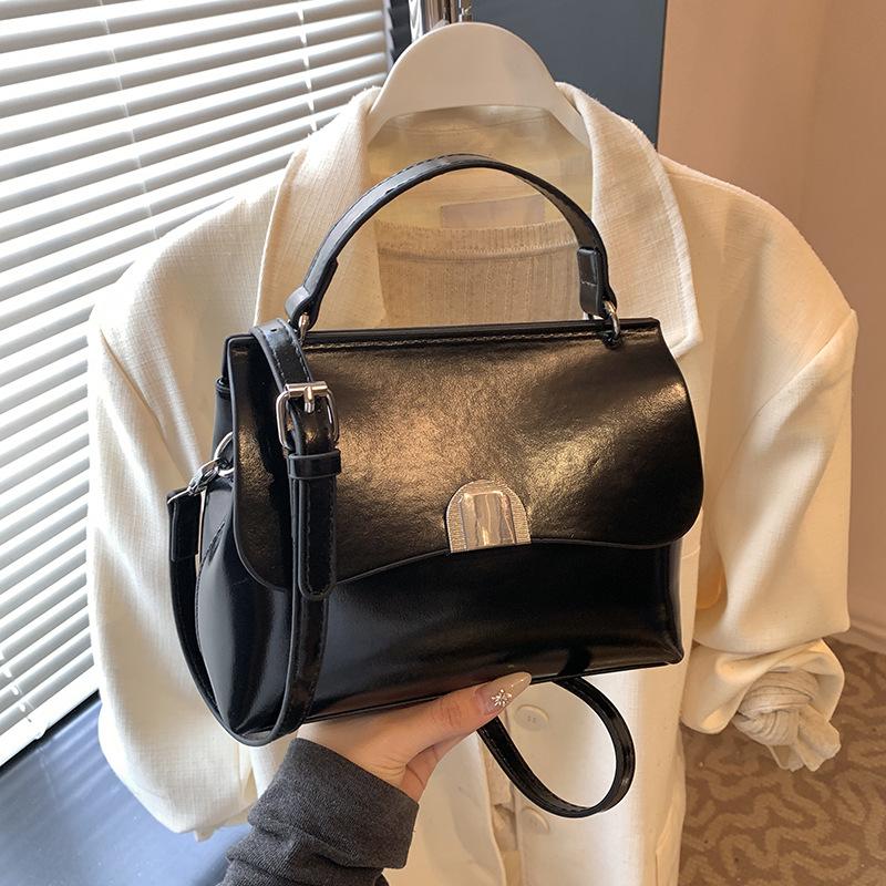 Premium textured bag women s 2025 new fashion versatile messenger bag spring and summer popular portable small square bag чёрный
Premium textured bag women s 2025 new fashion versatile messenger bag spring and summer popular portable small square bag чёрный