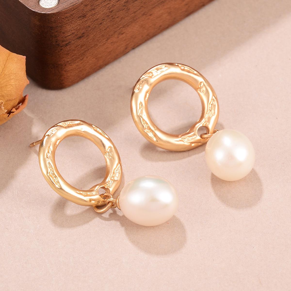 S925 Gold Geometric Circle Stud Earrings with Natural Pearls & Pleated Texture for Women
S925 Gold Geometric Circle Stud Earrings with Natural Pearls & Pleated Texture for Women