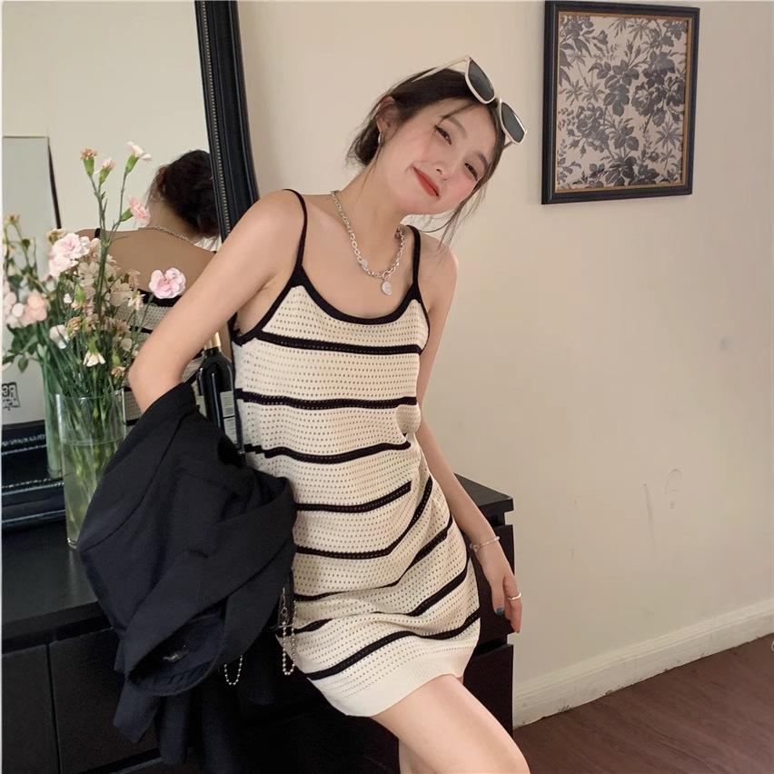Women s French Striped High-End Summer Knitted Camisole Dress - Sweet & Spicy Style, Slim-Fitting Mini Skirt One size (Recommended for up to 62.5 kg)
Women s French Striped High-End Summer Knitted Camisole Dress - Sweet & Spicy Style, Slim-Fitting Mini Skirt One size (Recommended for up to 62.5 kg)