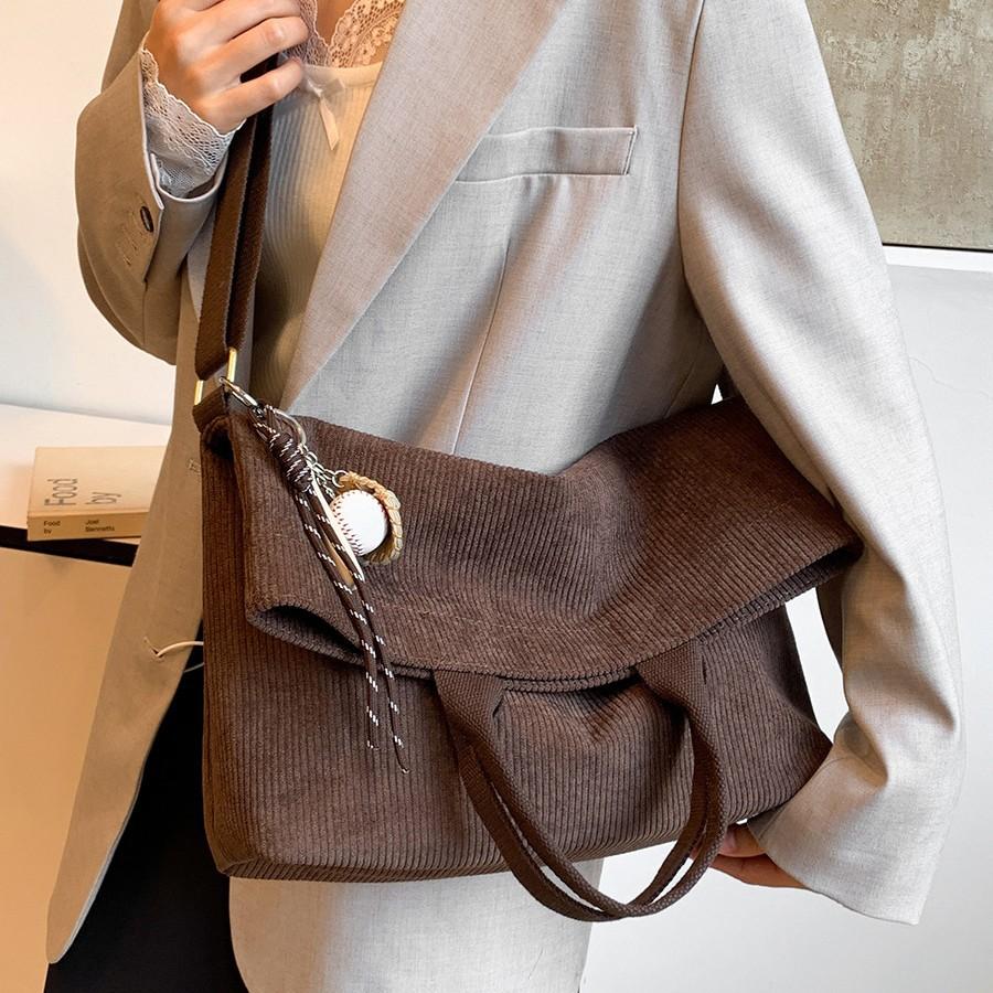 Tote bag large capacity bag 2025 autumn new handbag fashion casual messenger bag armpit bag
Tote bag large capacity bag 2025 autumn new handbag fashion casual messenger bag armpit bag