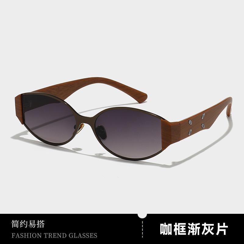 Personality white frame cat eye sunglasses women retro high-end sense old money style sunglasses sunscreen sunglasses UV protection
Personality white frame cat eye sunglasses women retro high-end sense old money style sunglasses sunscreen sunglasses UV protection