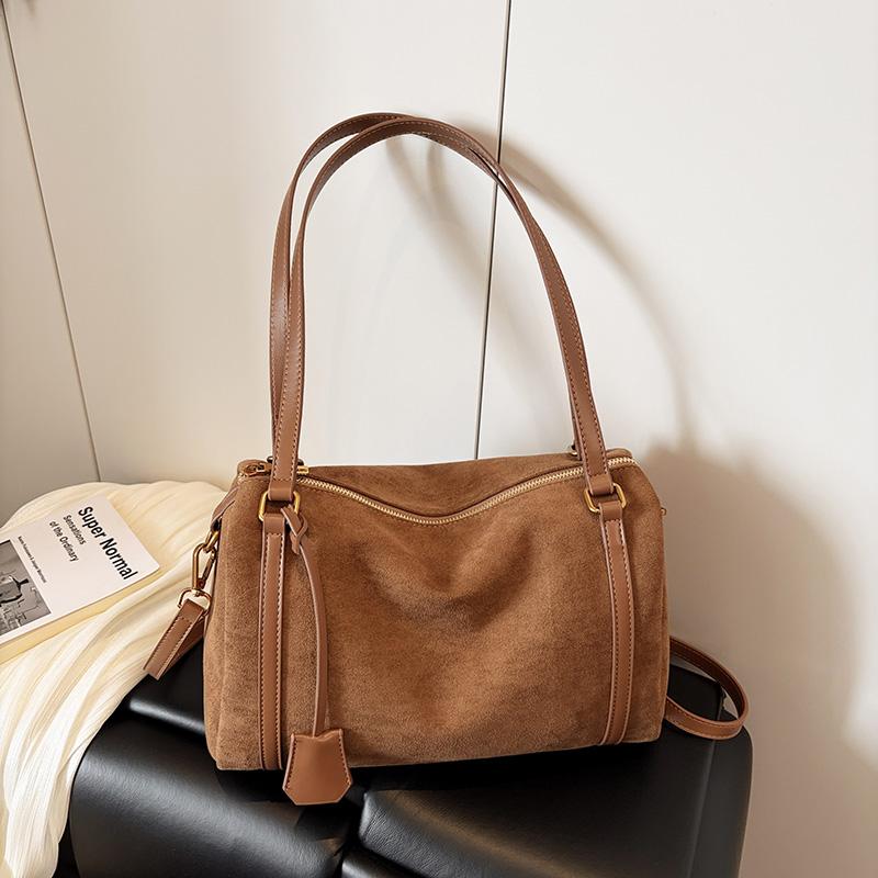 Autumn Winter Large Capaci Commuter Suede Crossbody Bag Women s 2025 New Luxury Vintage Tote Bag Casual Vintage Crossbody Bag
Autumn Winter Large Capaci Commuter Suede Crossbody Bag Women s 2025 New Luxury Vintage Tote Bag Casual Vintage Crossbody Bag