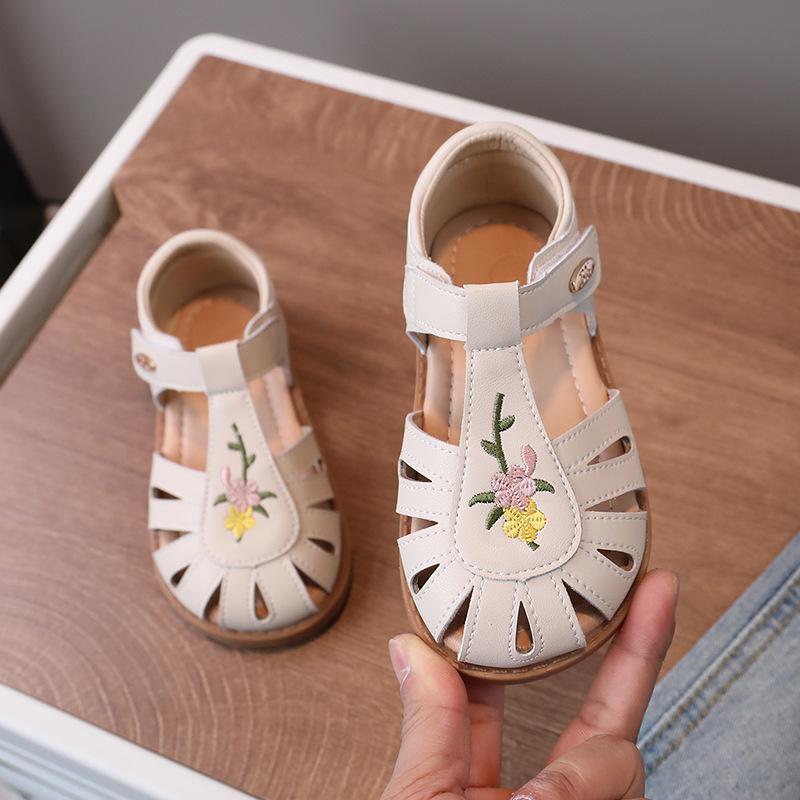 Children Sandals Girls Fashion Embroidery Cut-outs Sandals Soft Sole Non-slip Casual Sandals Size 22-31 25
Children Sandals Girls Fashion Embroidery Cut-outs Sandals Soft Sole Non-slip Casual Sandals Size 22-31 25