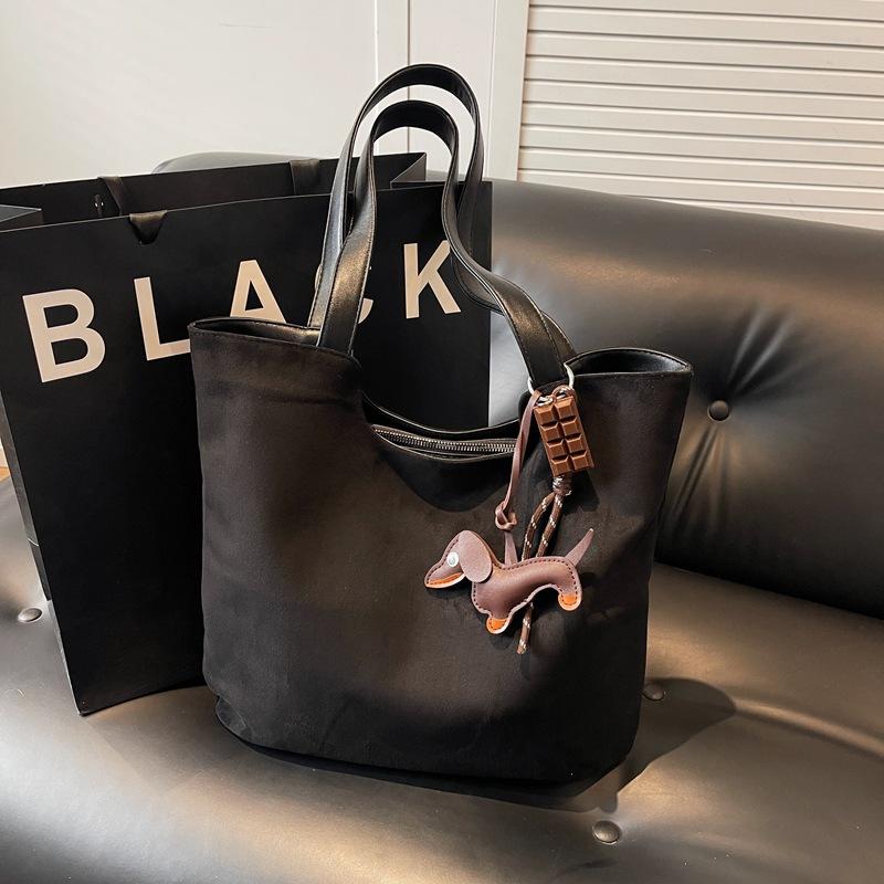 Retro matte texture portable tote bag women s autumn new fashionable large-capacity commuter shoulder bag women
Retro matte texture portable tote bag women s autumn new fashionable large-capacity commuter shoulder bag women