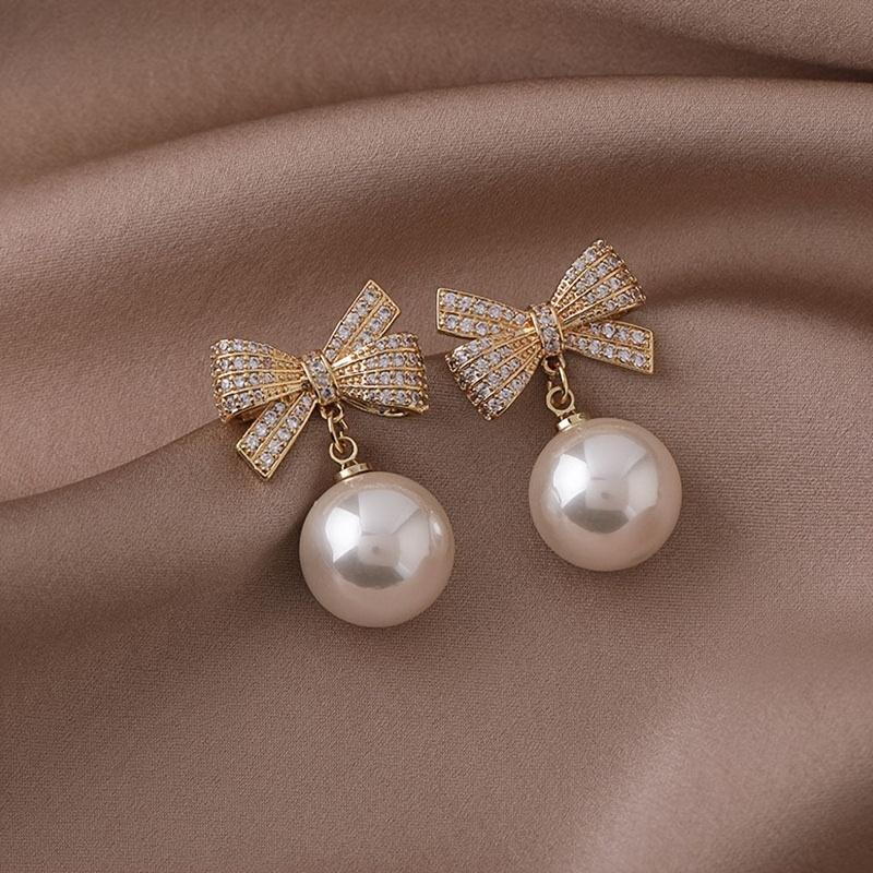 Valentine S Day Red Faux Pearl Pendant Exquisite Bow Design Shiny Zirconia Inlaid Dangle Earrings Elegant Simple Style Delicate Female Earrings белый
Valentine S Day Red Faux Pearl Pendant Exquisite Bow Design Shiny Zirconia Inlaid Dangle Earrings Elegant Simple Style Delicate Female Earrings белый