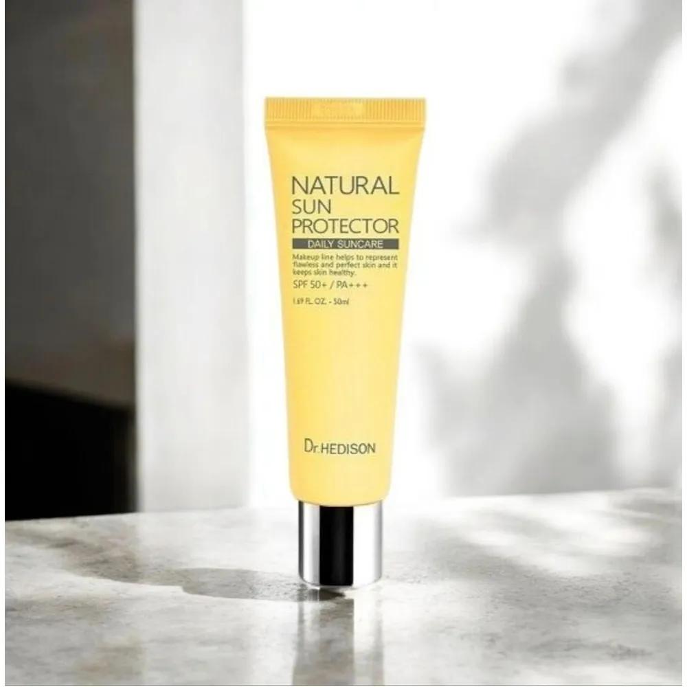 Dr.HEDISON Natural Sun Protector 50ml/Sunscreen
Dr.HEDISON Natural Sun Protector 50ml/Sunscreen