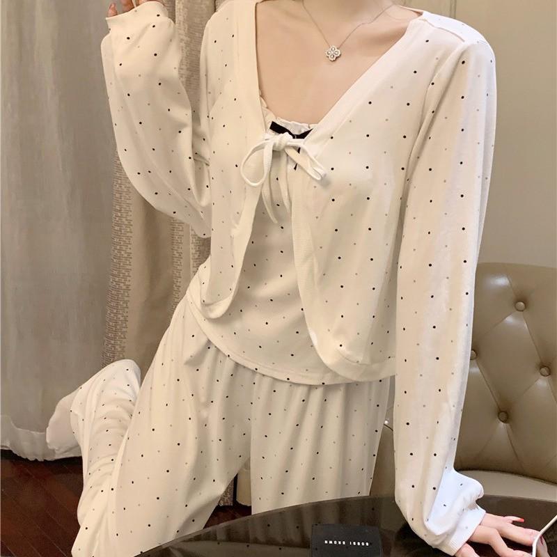 Elegant Women s Three-Piece Sleepwear Set with Chest Pad - Summer Camisole & Pajamas L
Elegant Women s Three-Piece Sleepwear Set with Chest Pad - Summer Camisole & Pajamas L