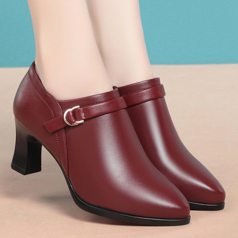 Модная обувь на толстом каблуке, женская обувь на мягкой подошве, весна 2024, новая обувь на высоком каблуке с острым носком из кожи, мягкая кожа, с глубоким вырезом, обувь для мамы 35
Модная обувь на толстом каблуке, женская обувь на мягкой подошве, весна 2024, новая обувь на высоком каблуке с острым носком из кожи, мягкая кожа, с глубоким вырезом, обувь для мамы 35